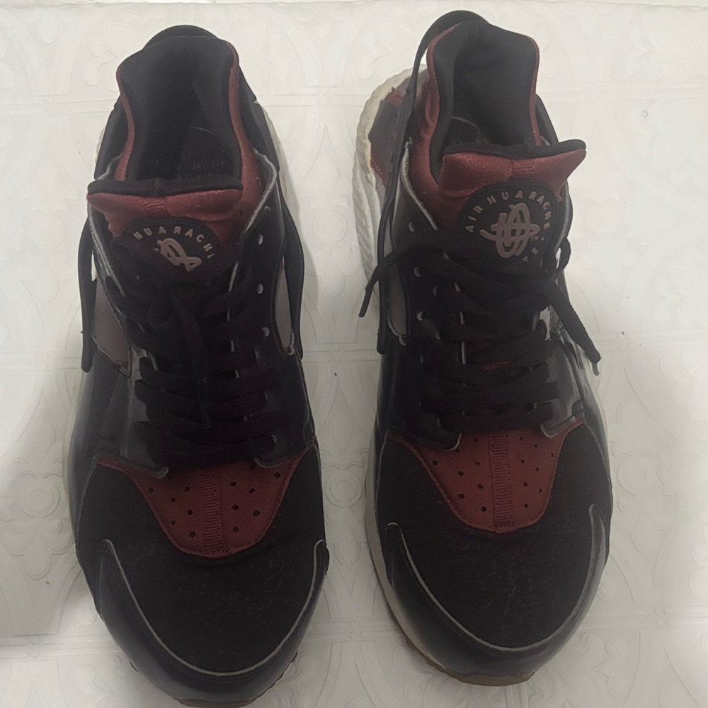 Nike Huarache Men's Black and Burgundy Sneakers